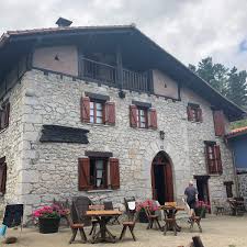Albergue-Casa Rural Intxauspe